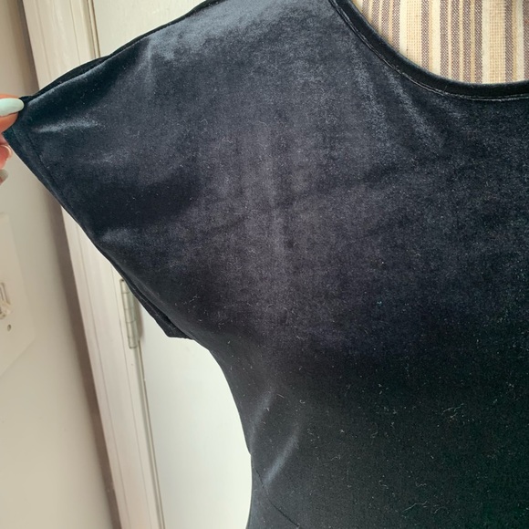 Amanda Smith petites short sleeve black velvet Valore stretch dress - Picture 4 of 10